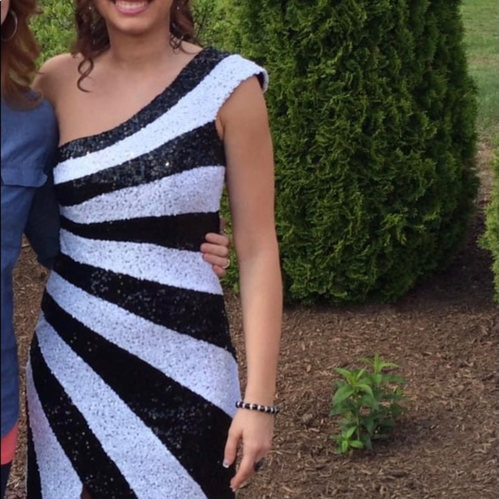 Size 4 formal or prom dress